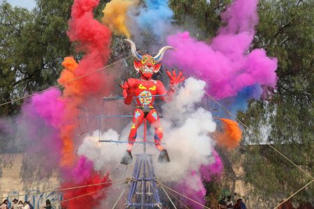 Entre diablos y chispas: la Quema de Judas regresa a Santa María la Ribera