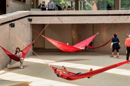 Hamacas en el Museo Tamayo: una instalación para el arte de detenerse a pensar