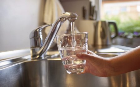 Lo que realmente contiene el agua de la llave en México (y cómo hacerla segura)
