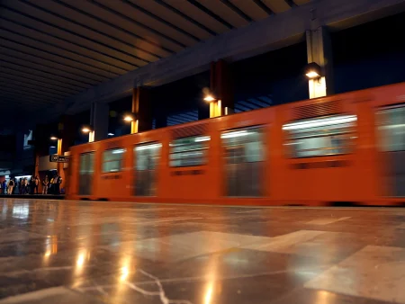 Metro hasta las 2 AM: la propuesta que quiere cambiar la noche en la CDMX