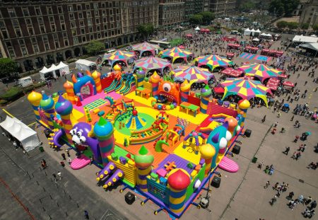 CDMX transforma el Zócalo en un mundo de juego por el Día del Niño