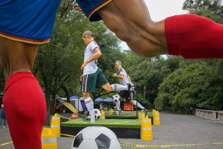 Los Gigantes del Fútbol llegan a Chapultepec con esculturas monumentales