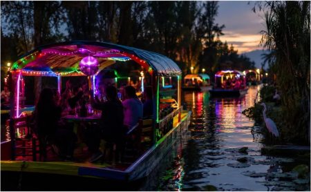 Prohiben trajiantros, Xochimilco pone fin a las fiestas nocturnas en trajineras