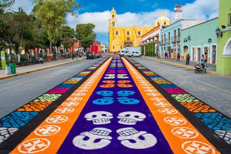 7 km de tapetes de aserrín que viven solo una noche, el arte efímero de Huamantla