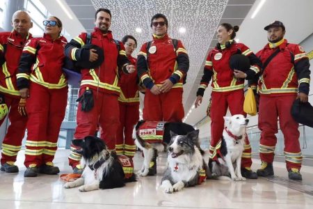 Condecoran a rescatistas y binomios caninos tras histórica misión en Venezuela