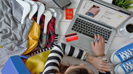 How Fashion Ecommerce Improves Customer Shopping Experiences