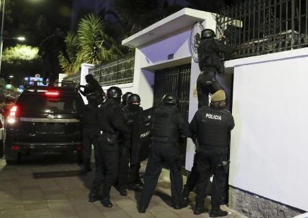 México exige a Ecuador reconocer que invadió su embajada hace 2 años