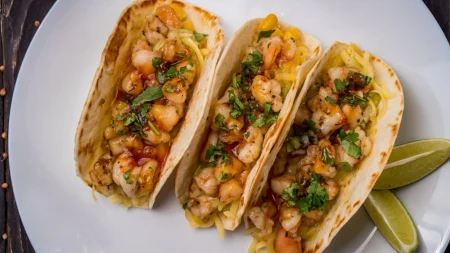 El mejor platillo con camarón es el taco gobernador mexicano, de acuerdo con Taste Atlas
