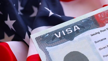 Estados Unidos suspende citas para visas en todo el mundo