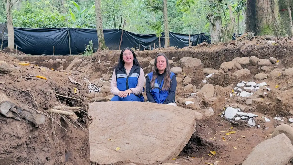 INAH descubre un misterioso monolito de una cultura desconocida en Coatepec
