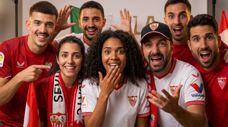 Un gesto de Pin Up compensa el tropiezo del Sevilla FC ante la afición de Latam