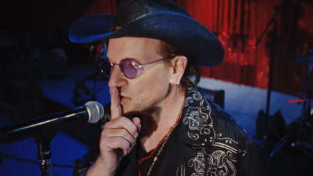 U2 lanza “Silencio” y convierte al icónico Salón Los Ángeles de CDMX en su escenario