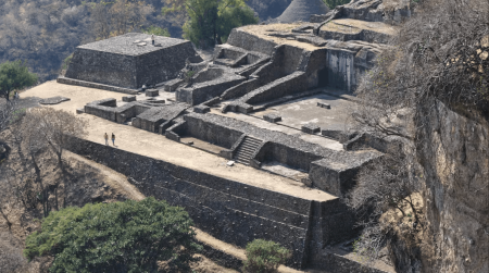 Cuauhcalli de Malinalco, el único templo mexica tallado en la roca de una montaña