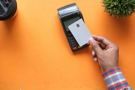 Billeteras electrónicas y tarjetas prepago: los métodos favoritos en casinos online