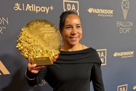 De Ecatepec a Londres: Charlyn Corral conquista el Balón de Oro en el futbol mundial
