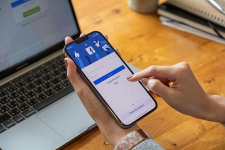Top 7 sitios para comprar seguidores, likes y reacciones de Facebook