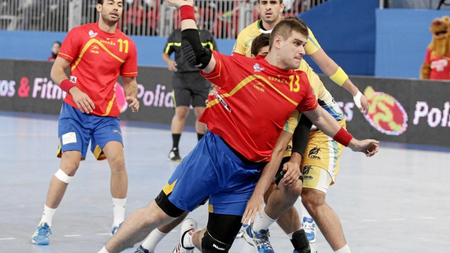 Jugar con dos pivotes como forma de estirar la defensa en balonmano