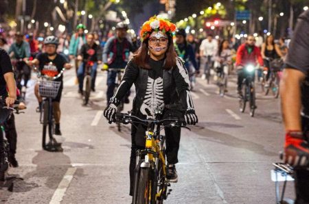 Habrá rodada hasta Chapultepec en el Paseo Nocturno de Día de Muertos